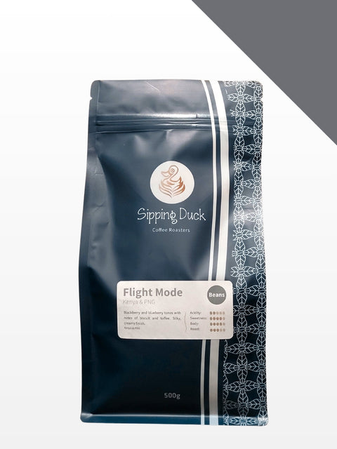 Sipping Duck Flight Mode Blend specialty coffee bag, medium roast espresso blend, 500g size, product picture with profile details, grey line, white background.